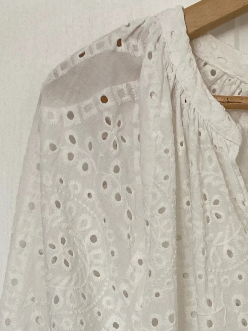 H&M White Cotton Eyelet Popover V-neck Summer Beach Top-Sz-L - Picture 3 of 15